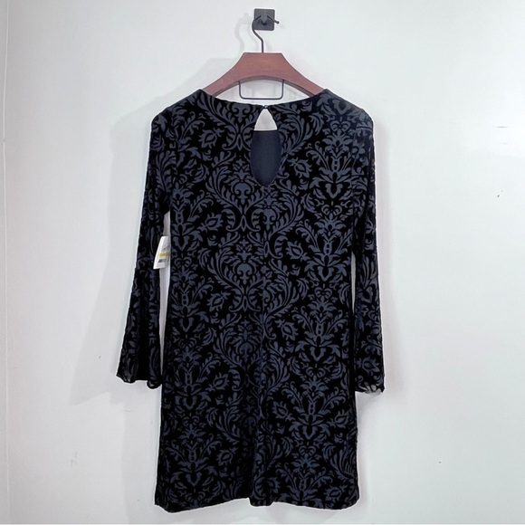 NWT Eci Ny Velvet Bell Sleeve Dress - Picture 5 of 13